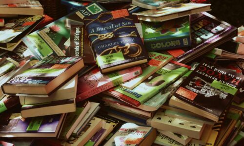 Decluttering Your Book Collection? 10 Practical Solutions for Old Books