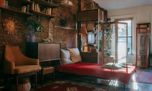 Cozy Vintage Decor Trends for 2025: How to Embrace the Nostalgic Revival Look